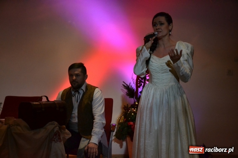 Zdjęcie w galerii na portalu naszraciborz.pl: Biesiada Wigilijna z artystami z Poznania na Zamku Piastowskim wiadomości z regionu