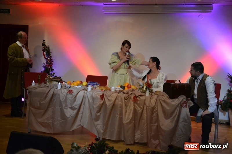 Zdjęcie w galerii na portalu naszraciborz.pl: Biesiada Wigilijna z artystami z Poznania na Zamku Piastowskim wiadomości z regionu