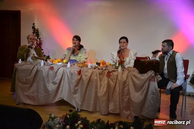 Zdjęcie w galerii na portalu naszraciborz.pl: Biesiada Wigilijna z artystami z Poznania na Zamku Piastowskim wiadomości z regionu