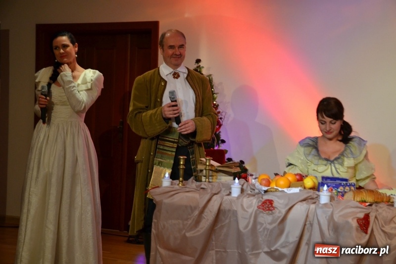 Zdjęcie w galerii na portalu naszraciborz.pl: Biesiada Wigilijna z artystami z Poznania na Zamku Piastowskim wiadomości z regionu