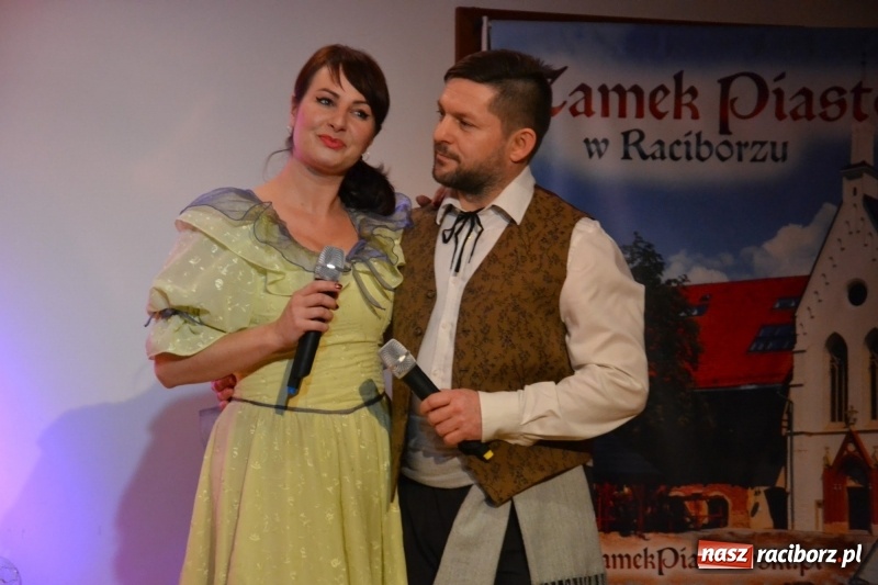 Zdjęcie w galerii na portalu naszraciborz.pl: Biesiada Wigilijna z artystami z Poznania na Zamku Piastowskim wiadomości z regionu