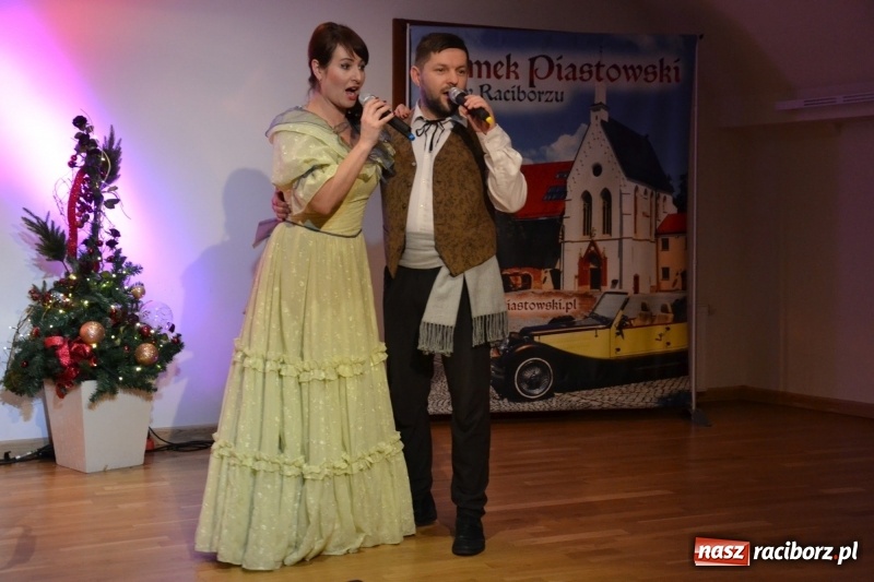 Zdjęcie w galerii na portalu naszraciborz.pl: Biesiada Wigilijna z artystami z Poznania na Zamku Piastowskim wiadomości z regionu