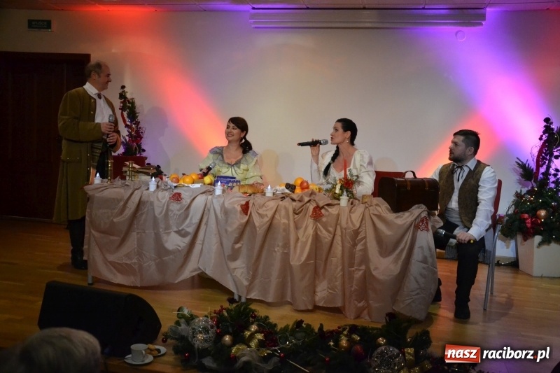 Zdjęcie w galerii na portalu naszraciborz.pl: Biesiada Wigilijna z artystami z Poznania na Zamku Piastowskim wiadomości z regionu