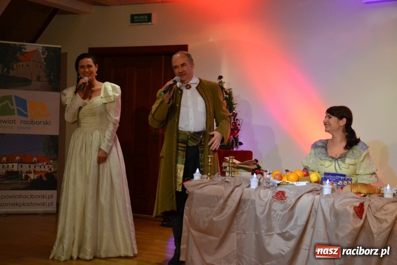 Zdjęcie w galerii na portalu naszraciborz.pl: Biesiada Wigilijna z artystami z Poznania na Zamku Piastowskim wiadomości z regionu