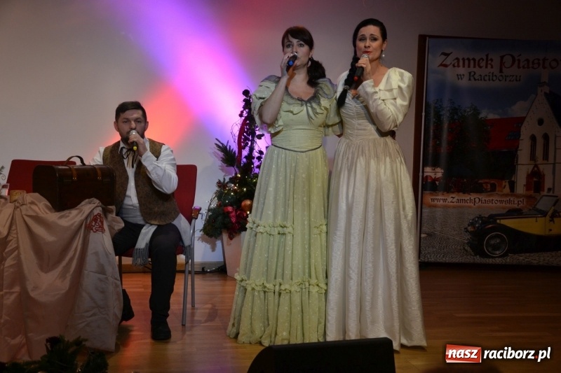 Zdjęcie w galerii na portalu naszraciborz.pl: Biesiada Wigilijna z artystami z Poznania na Zamku Piastowskim wiadomości z regionu