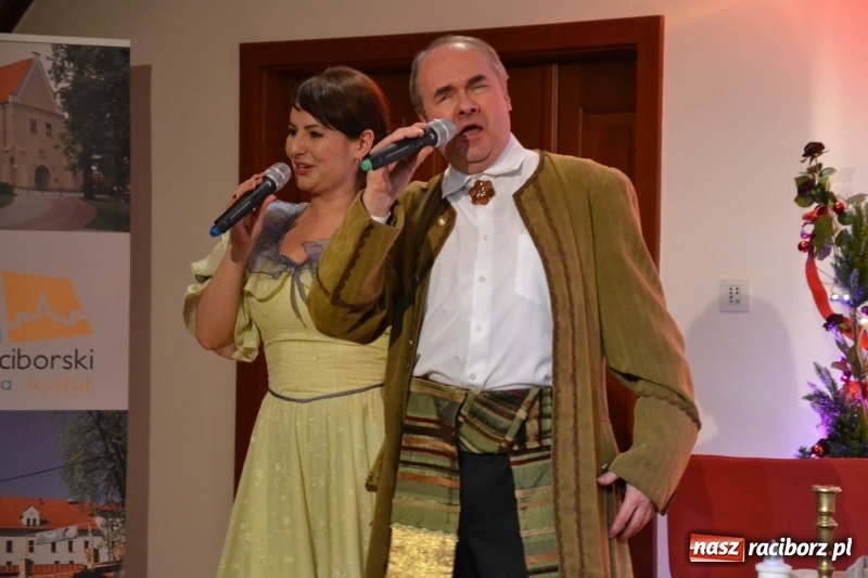 Zdjęcie w galerii na portalu naszraciborz.pl: Biesiada Wigilijna z artystami z Poznania na Zamku Piastowskim wiadomości z regionu