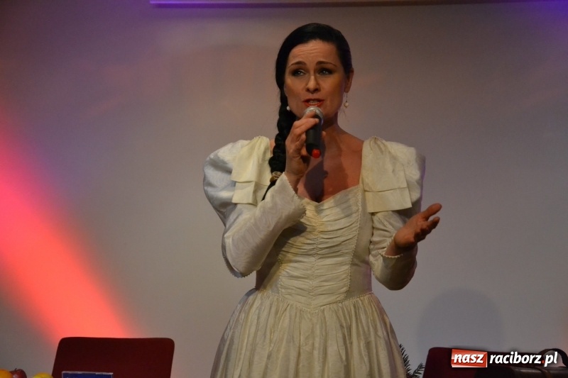 Zdjęcie w galerii na portalu naszraciborz.pl: Biesiada Wigilijna z artystami z Poznania na Zamku Piastowskim wiadomości z regionu