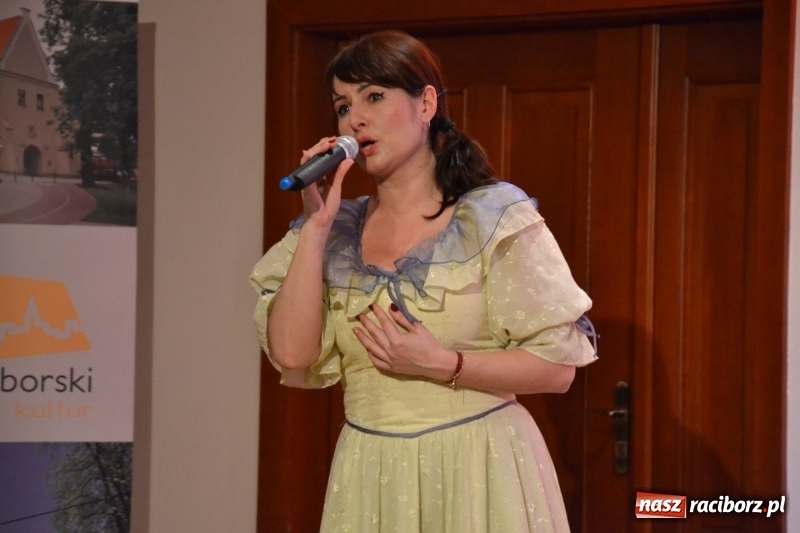 Zdjęcie w galerii na portalu naszraciborz.pl: Biesiada Wigilijna z artystami z Poznania na Zamku Piastowskim wiadomości z regionu