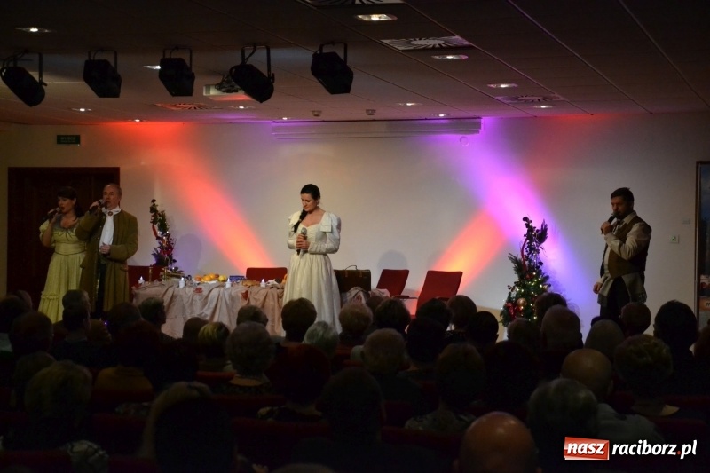 Zdjęcie w galerii na portalu naszraciborz.pl: Biesiada Wigilijna z artystami z Poznania na Zamku Piastowskim wiadomości z regionu