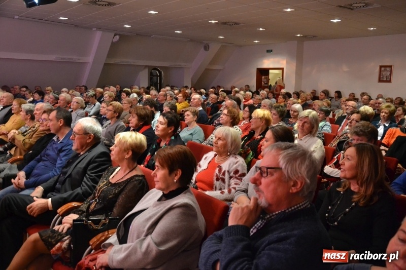 Zdjęcie w galerii na portalu naszraciborz.pl: Biesiada Wigilijna z artystami z Poznania na Zamku Piastowskim wiadomości z regionu