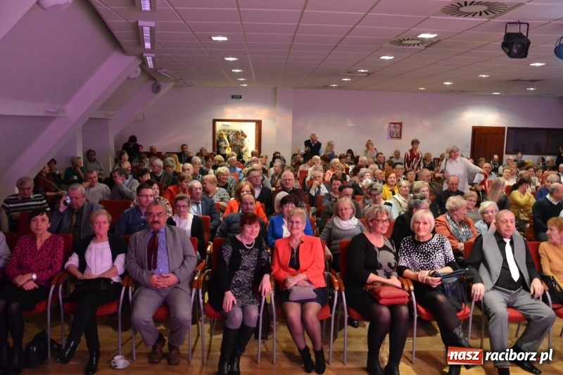 Zdjęcie w galerii na portalu naszraciborz.pl: Biesiada Wigilijna z artystami z Poznania na Zamku Piastowskim wiadomości z regionu