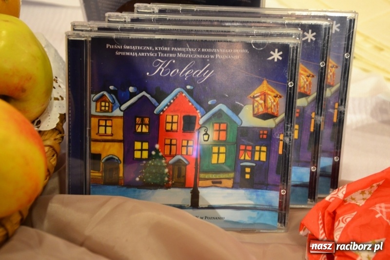 Zdjęcie w galerii na portalu naszraciborz.pl: Biesiada Wigilijna z artystami z Poznania na Zamku Piastowskim wiadomości z regionu