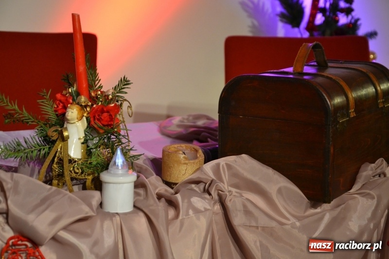 Zdjęcie w galerii na portalu naszraciborz.pl: Biesiada Wigilijna z artystami z Poznania na Zamku Piastowskim wiadomości z regionu