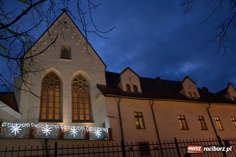 Zdjęcie w galerii na portalu naszraciborz.pl: Biesiada Wigilijna z artystami z Poznania na Zamku Piastowskim wiadomości z regionu