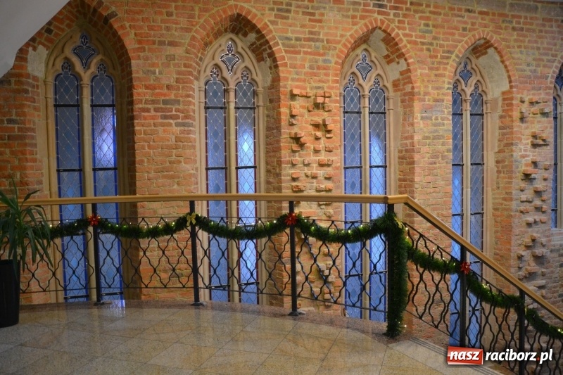 Zdjęcie w galerii na portalu naszraciborz.pl: Biesiada Wigilijna z artystami z Poznania na Zamku Piastowskim wiadomości z regionu