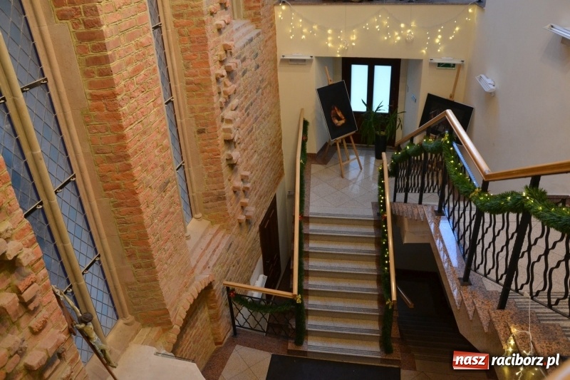 Zdjęcie w galerii na portalu naszraciborz.pl: Biesiada Wigilijna z artystami z Poznania na Zamku Piastowskim wiadomości z regionu