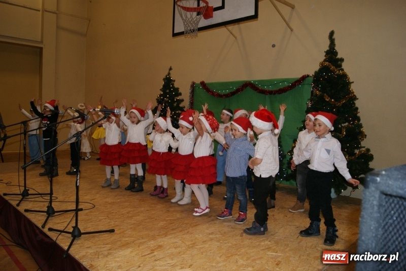 Zdjęcie w galerii na portalu naszraciborz.pl: Świąteczny kiermasz w Studziennej  wiadomości z regionu