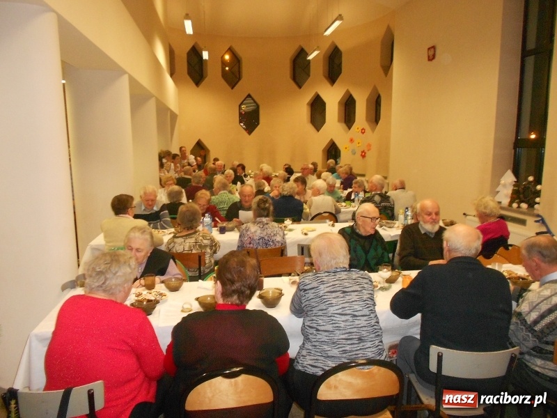 Zdjęcie w galerii na portalu naszraciborz.pl: Wigilia dla starszych i samotnych w Rudach wiadomości z regionu