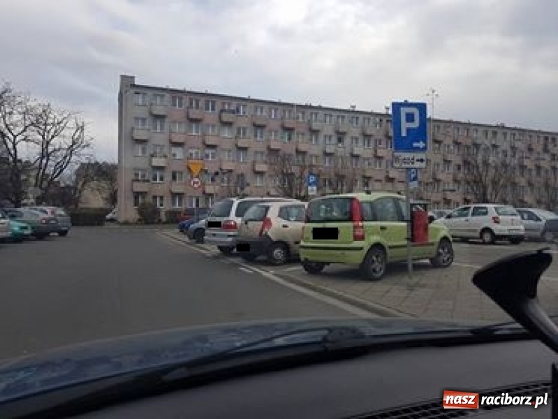 Zdjęcie w galerii na portalu naszraciborz.pl: Mistrzowie raciborskiego parkowania  wiadomości z regionu