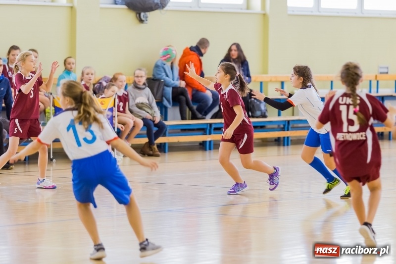 Zdjęcie w galerii na portalu naszraciborz.pl: 8. Turniej Piłki Ręcznej Dziewcząt Młodszych o puchar starosty raciborskiego wiadomości z regionu