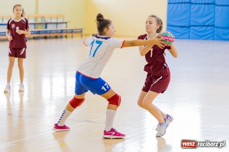 Zdjęcie w galerii na portalu naszraciborz.pl: 8. Turniej Piłki Ręcznej Dziewcząt Młodszych o puchar starosty raciborskiego wiadomości z regionu