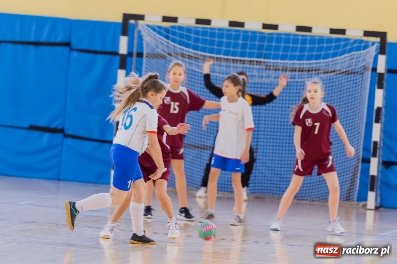 Zdjęcie w galerii na portalu naszraciborz.pl: 8. Turniej Piłki Ręcznej Dziewcząt Młodszych o puchar starosty raciborskiego wiadomości z regionu