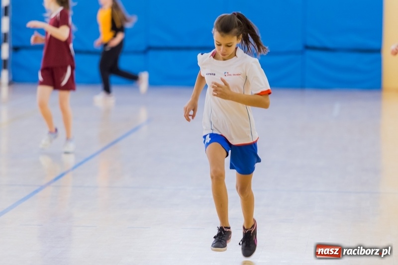 Zdjęcie w galerii na portalu naszraciborz.pl: 8. Turniej Piłki Ręcznej Dziewcząt Młodszych o puchar starosty raciborskiego wiadomości z regionu