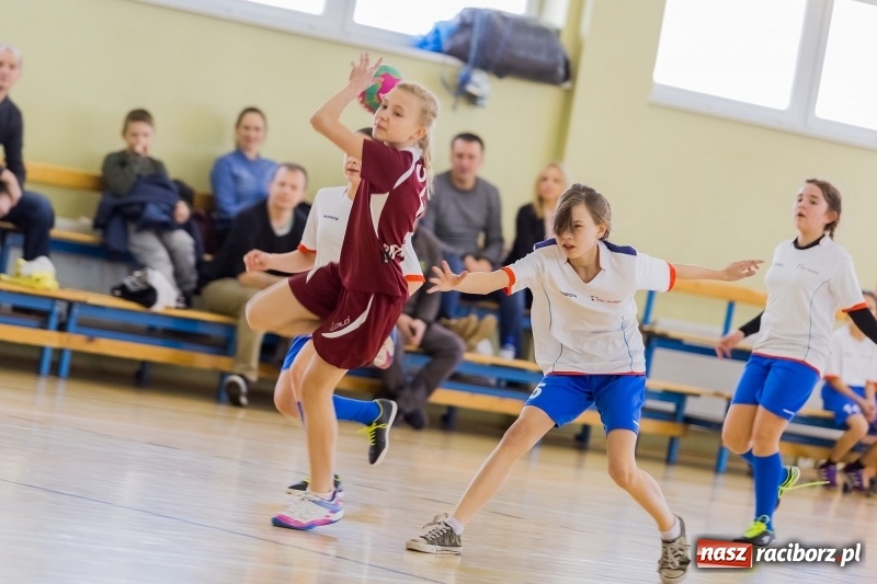 Zdjęcie w galerii na portalu naszraciborz.pl: 8. Turniej Piłki Ręcznej Dziewcząt Młodszych o puchar starosty raciborskiego wiadomości z regionu