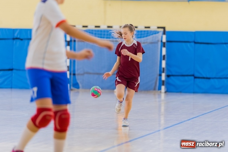 Zdjęcie w galerii na portalu naszraciborz.pl: 8. Turniej Piłki Ręcznej Dziewcząt Młodszych o puchar starosty raciborskiego wiadomości z regionu