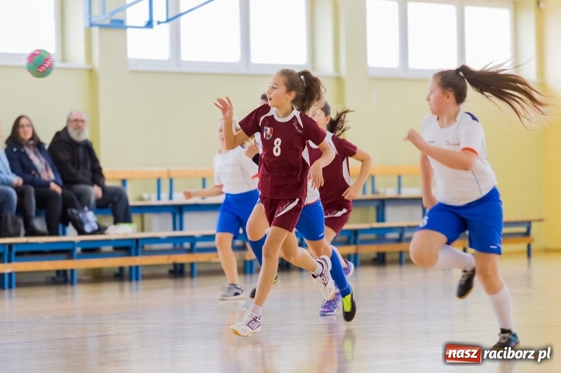 Zdjęcie w galerii na portalu naszraciborz.pl: 8. Turniej Piłki Ręcznej Dziewcząt Młodszych o puchar starosty raciborskiego wiadomości z regionu