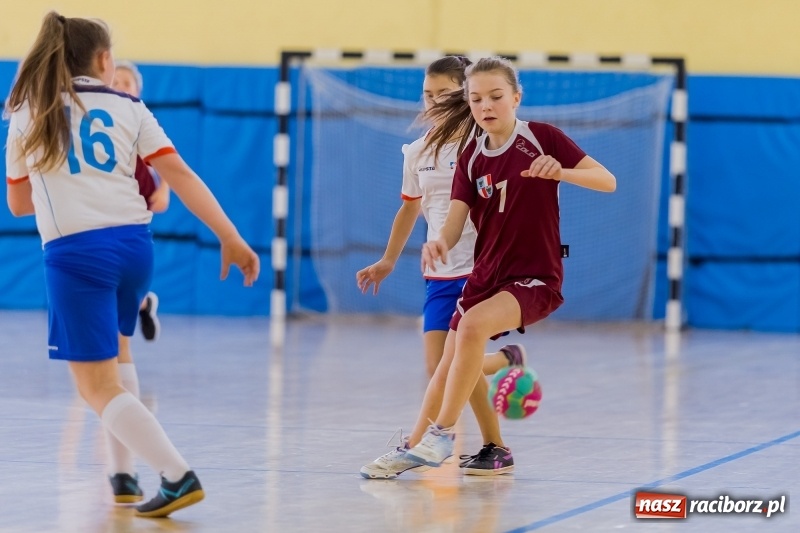Zdjęcie w galerii na portalu naszraciborz.pl: 8. Turniej Piłki Ręcznej Dziewcząt Młodszych o puchar starosty raciborskiego wiadomości z regionu