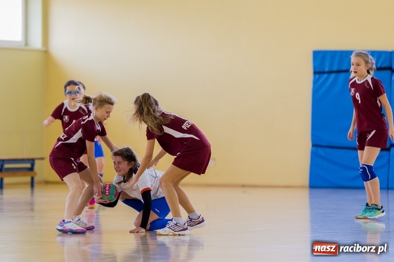 Zdjęcie w galerii na portalu naszraciborz.pl: 8. Turniej Piłki Ręcznej Dziewcząt Młodszych o puchar starosty raciborskiego wiadomości z regionu