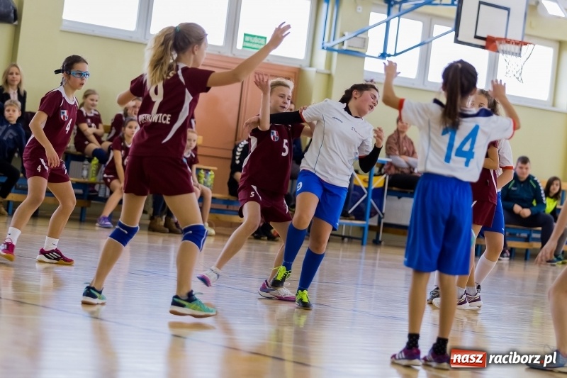 Zdjęcie w galerii na portalu naszraciborz.pl: 8. Turniej Piłki Ręcznej Dziewcząt Młodszych o puchar starosty raciborskiego wiadomości z regionu