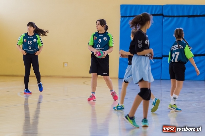 Zdjęcie w galerii na portalu naszraciborz.pl: 8. Turniej Piłki Ręcznej Dziewcząt Młodszych o puchar starosty raciborskiego wiadomości z regionu