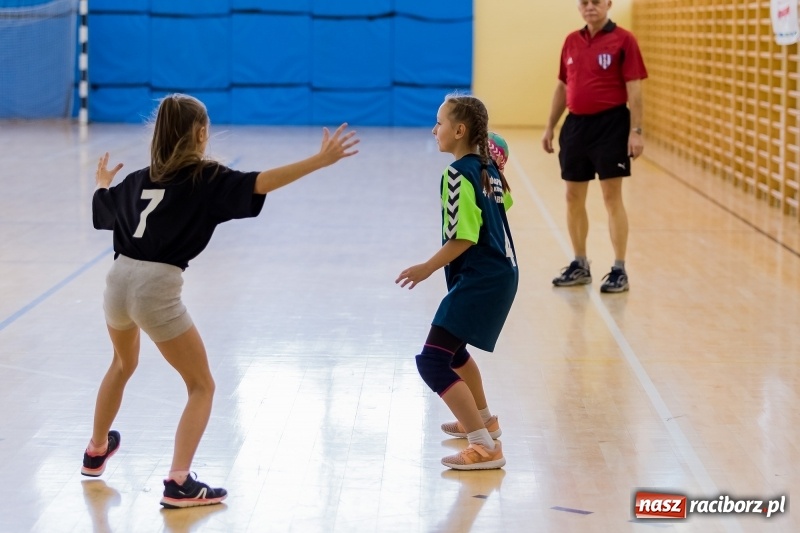 Zdjęcie w galerii na portalu naszraciborz.pl: 8. Turniej Piłki Ręcznej Dziewcząt Młodszych o puchar starosty raciborskiego wiadomości z regionu