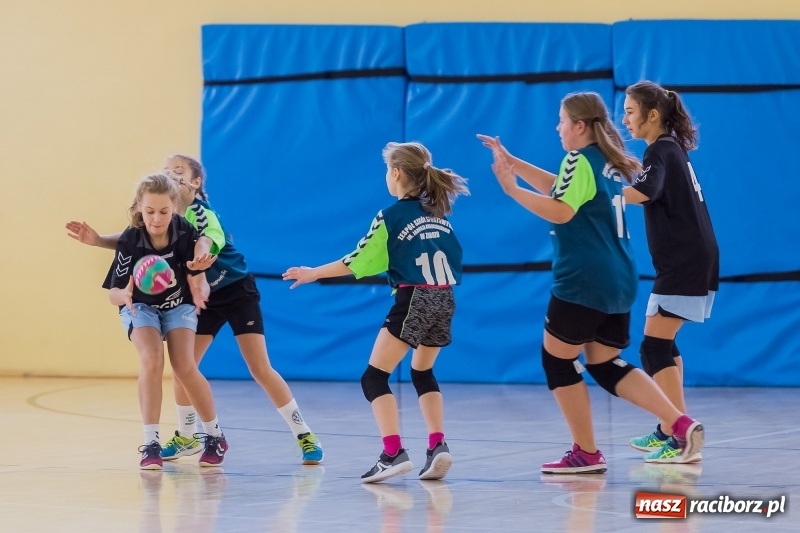 Zdjęcie w galerii na portalu naszraciborz.pl: 8. Turniej Piłki Ręcznej Dziewcząt Młodszych o puchar starosty raciborskiego wiadomości z regionu
