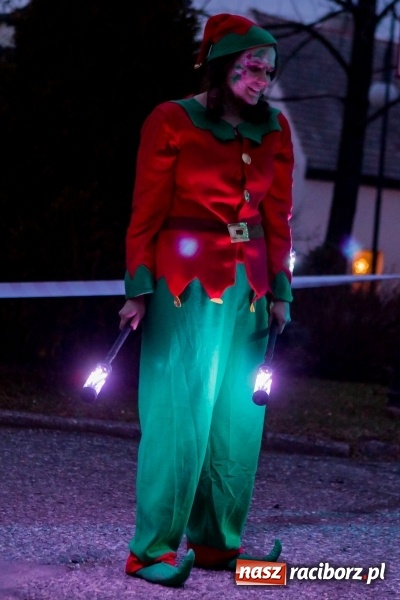 Zdjęcie w galerii na portalu naszraciborz.pl: Boże Narodzenie tuż tuż. Mieszkańcy Krzanowic rozświetlili choinkę na rynku FOTO i WIDEO wiadomości z regionu