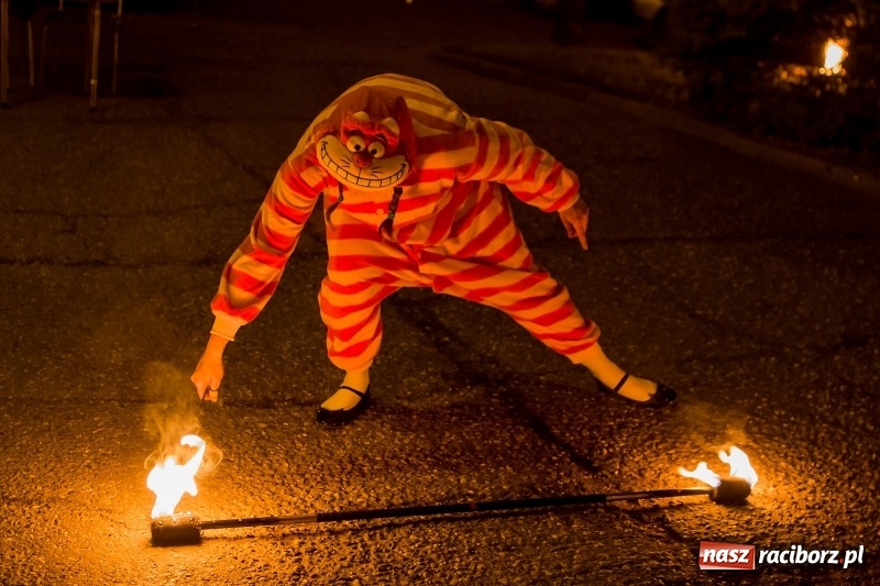 Zdjęcie w galerii na portalu naszraciborz.pl: Boże Narodzenie tuż tuż. Mieszkańcy Krzanowic rozświetlili choinkę na rynku FOTO i WIDEO wiadomości z regionu
