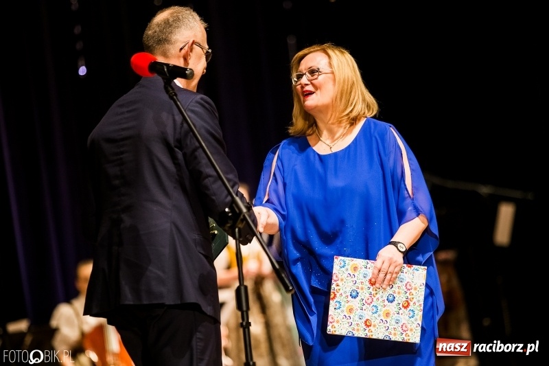 Zdjęcie w galerii na portalu naszraciborz.pl: 20 lat z tańcem. Jubileuszowy koncert Źródła na deskach RCK  wiadomości z regionu