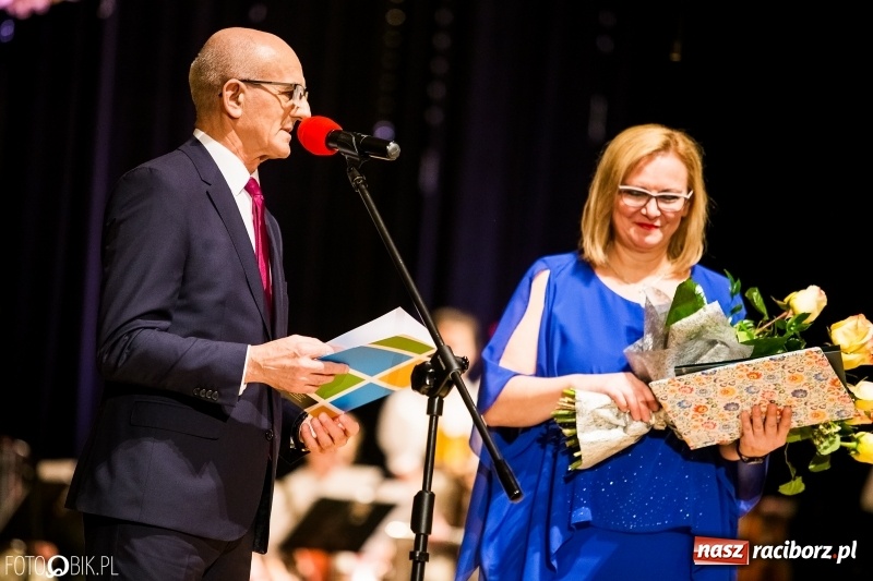 Zdjęcie w galerii na portalu naszraciborz.pl: 20 lat z tańcem. Jubileuszowy koncert Źródła na deskach RCK  wiadomości z regionu