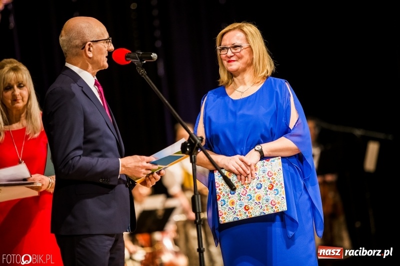 Zdjęcie w galerii na portalu naszraciborz.pl: 20 lat z tańcem. Jubileuszowy koncert Źródła na deskach RCK  wiadomości z regionu