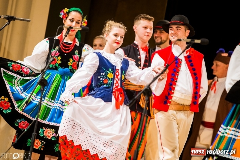 Zdjęcie w galerii na portalu naszraciborz.pl: 20 lat z tańcem. Jubileuszowy koncert Źródła na deskach RCK  wiadomości z regionu