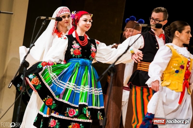 Zdjęcie w galerii na portalu naszraciborz.pl: 20 lat z tańcem. Jubileuszowy koncert Źródła na deskach RCK  wiadomości z regionu