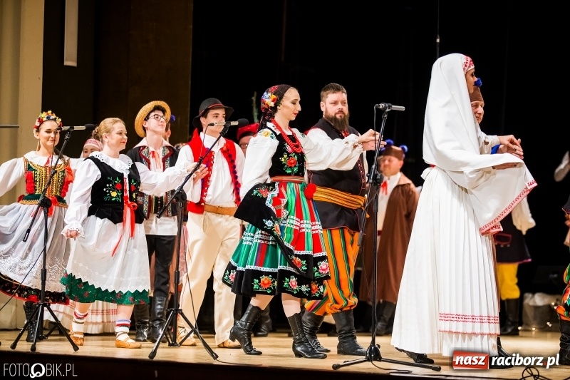 Zdjęcie w galerii na portalu naszraciborz.pl: 20 lat z tańcem. Jubileuszowy koncert Źródła na deskach RCK  wiadomości z regionu