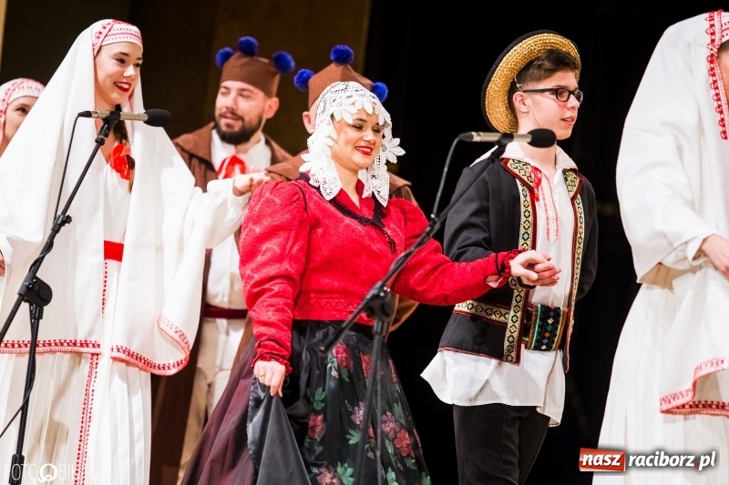 Zdjęcie w galerii na portalu naszraciborz.pl: 20 lat z tańcem. Jubileuszowy koncert Źródła na deskach RCK  wiadomości z regionu