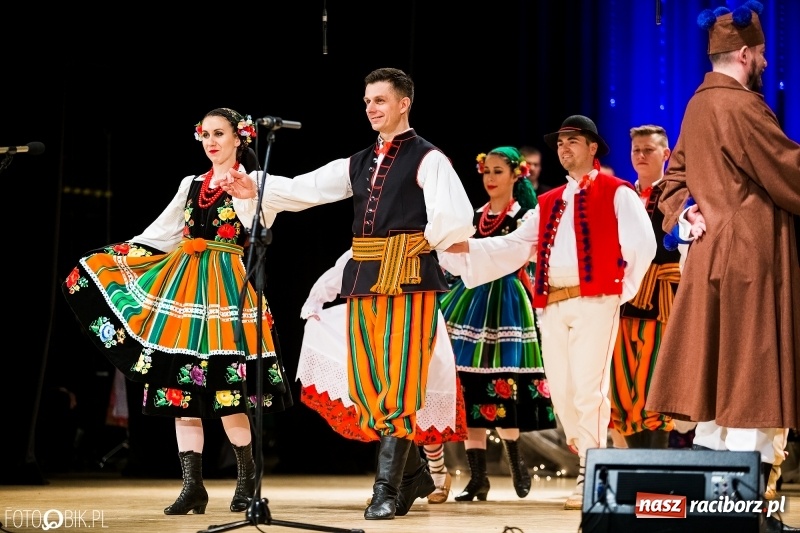 Zdjęcie w galerii na portalu naszraciborz.pl: 20 lat z tańcem. Jubileuszowy koncert Źródła na deskach RCK  wiadomości z regionu