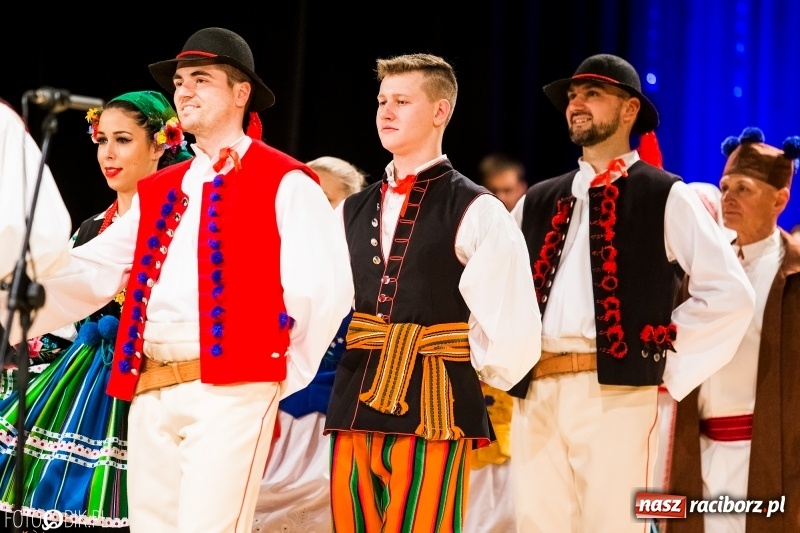 Zdjęcie w galerii na portalu naszraciborz.pl: 20 lat z tańcem. Jubileuszowy koncert Źródła na deskach RCK  wiadomości z regionu