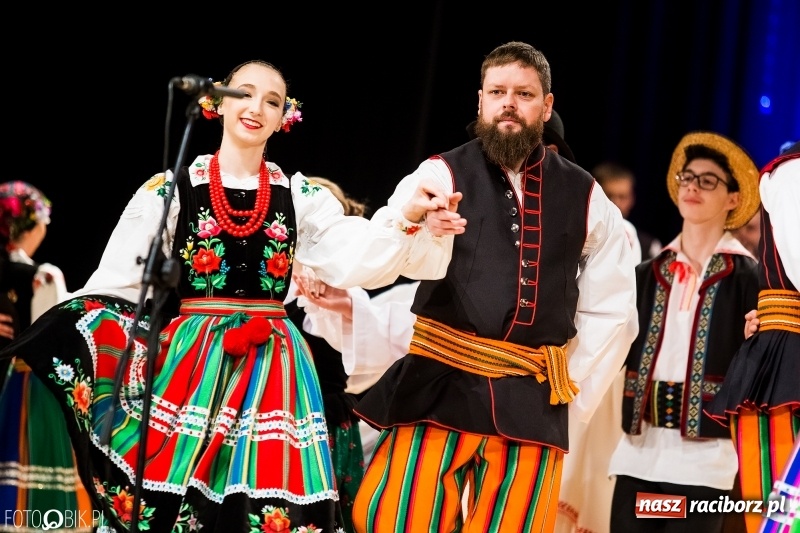 Zdjęcie w galerii na portalu naszraciborz.pl: 20 lat z tańcem. Jubileuszowy koncert Źródła na deskach RCK  wiadomości z regionu