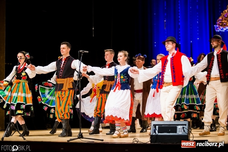 Zdjęcie w galerii na portalu naszraciborz.pl: 20 lat z tańcem. Jubileuszowy koncert Źródła na deskach RCK  wiadomości z regionu