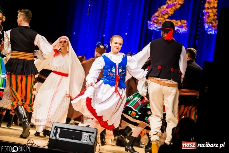 Zdjęcie w galerii na portalu naszraciborz.pl: 20 lat z tańcem. Jubileuszowy koncert Źródła na deskach RCK  wiadomości z regionu